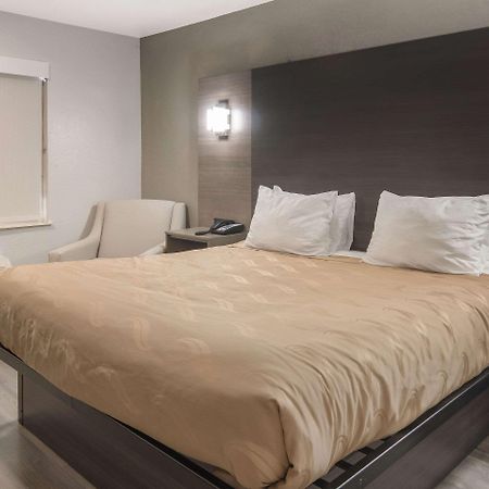Quality Inn & Suites Fort Worth Extérieur photo