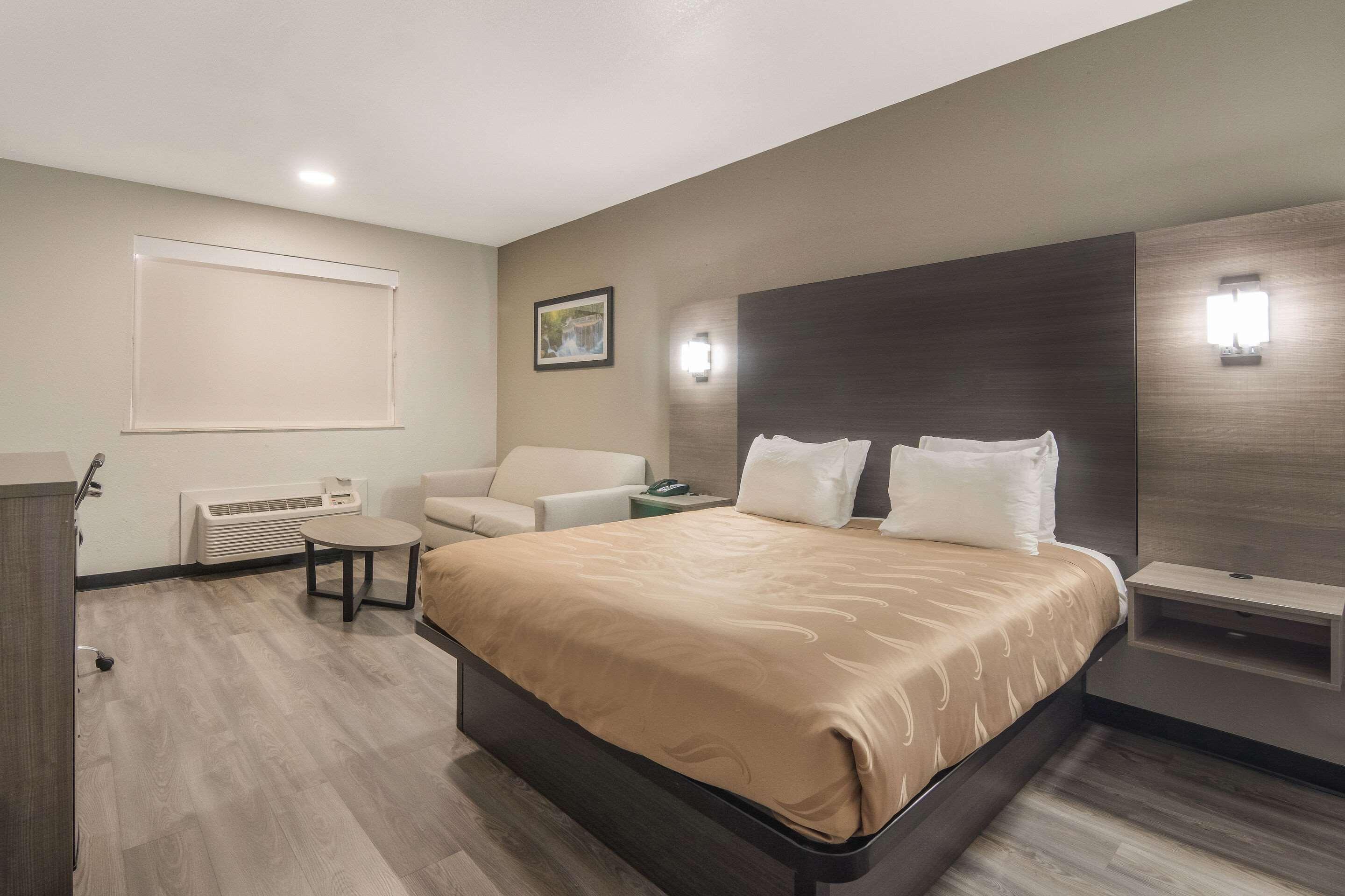 Quality Inn & Suites Fort Worth Extérieur photo