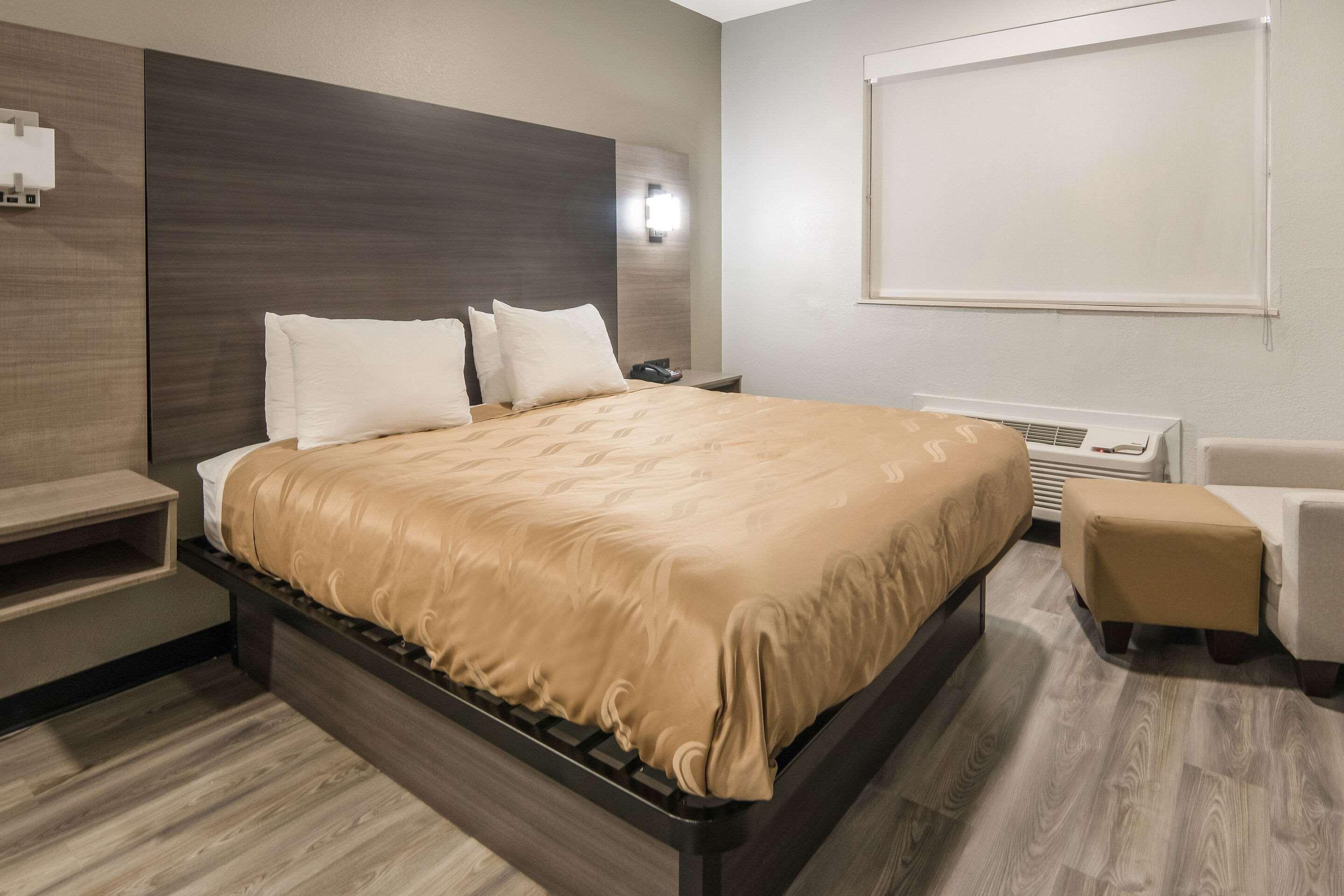 Quality Inn & Suites Fort Worth Extérieur photo