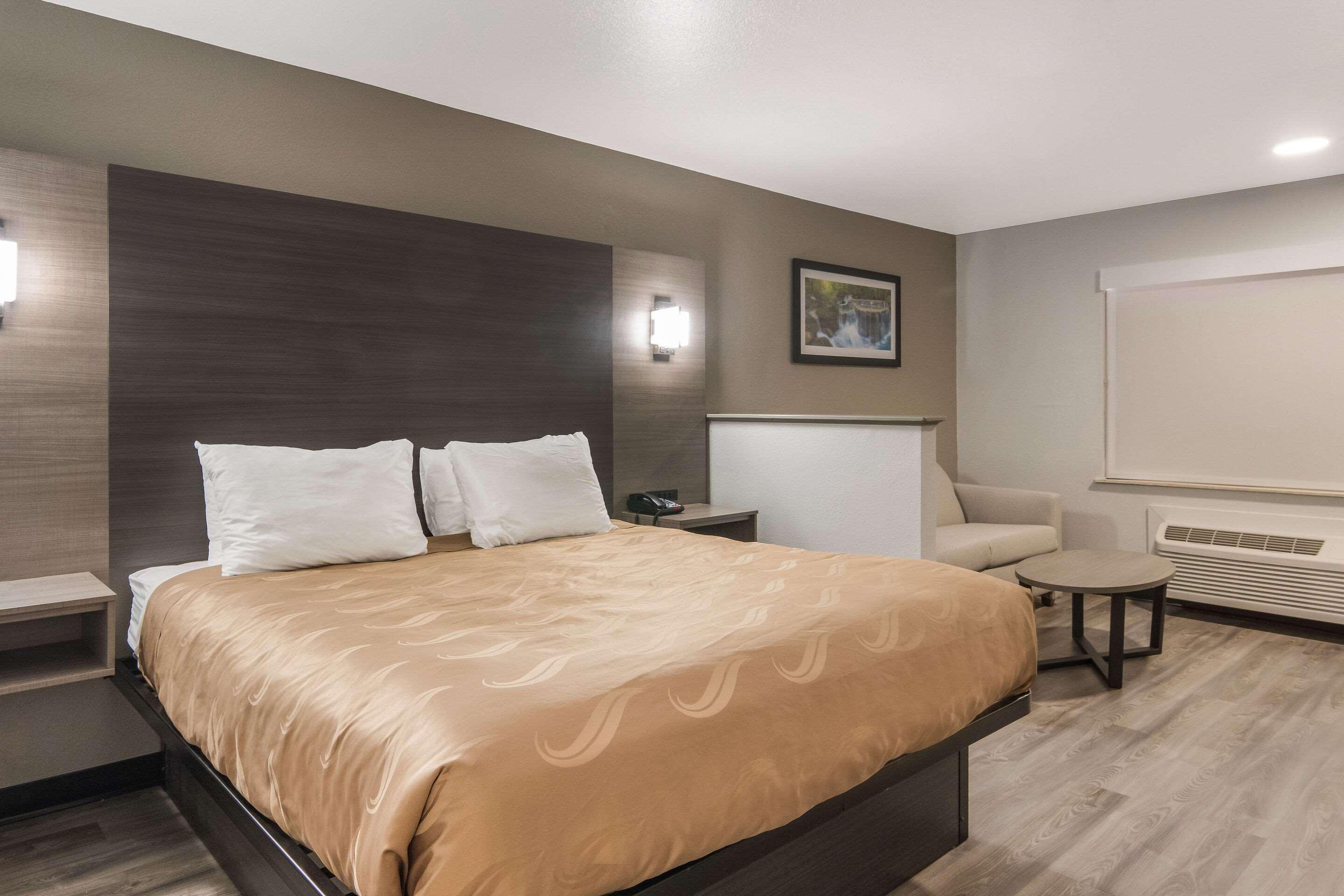 Quality Inn & Suites Fort Worth Extérieur photo