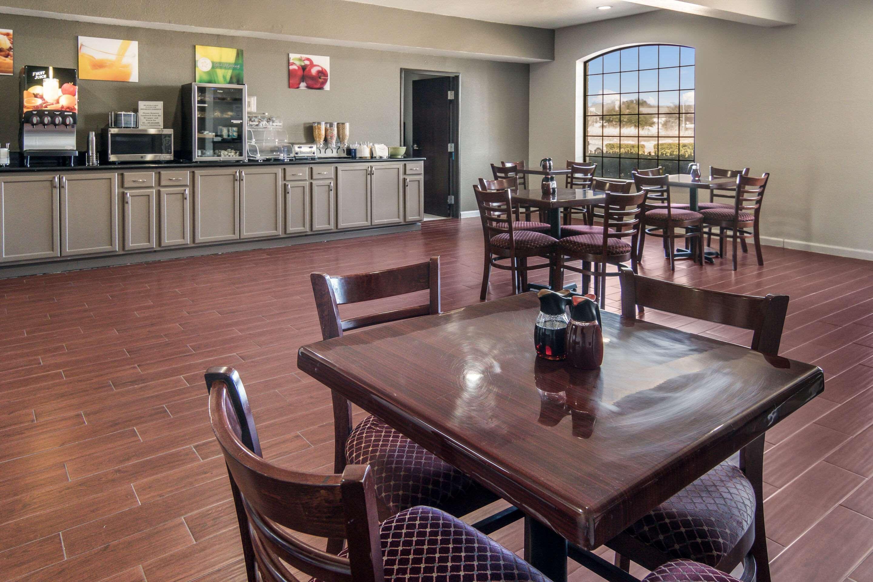 Quality Inn & Suites Fort Worth Extérieur photo