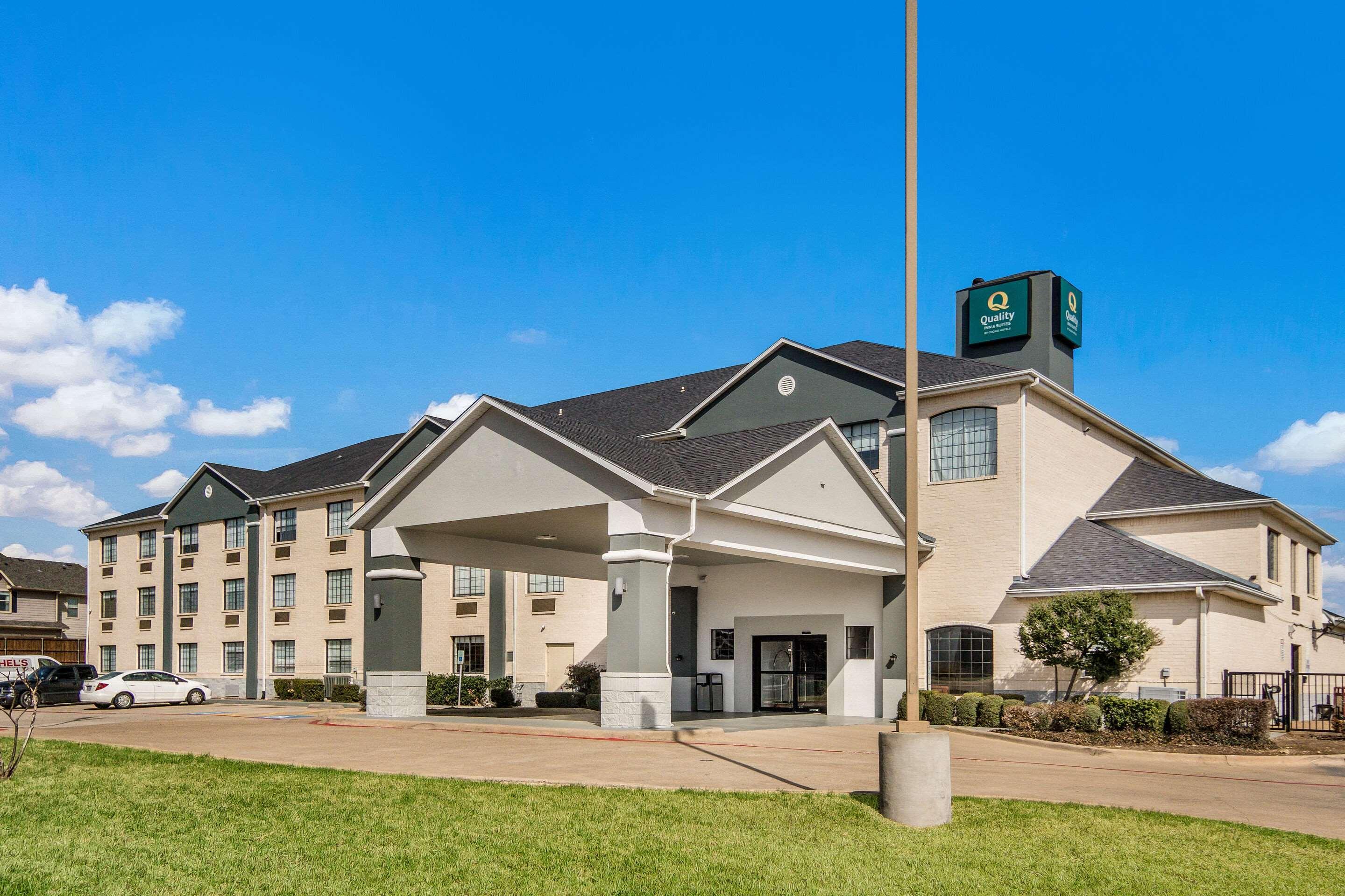 Quality Inn & Suites Fort Worth Extérieur photo