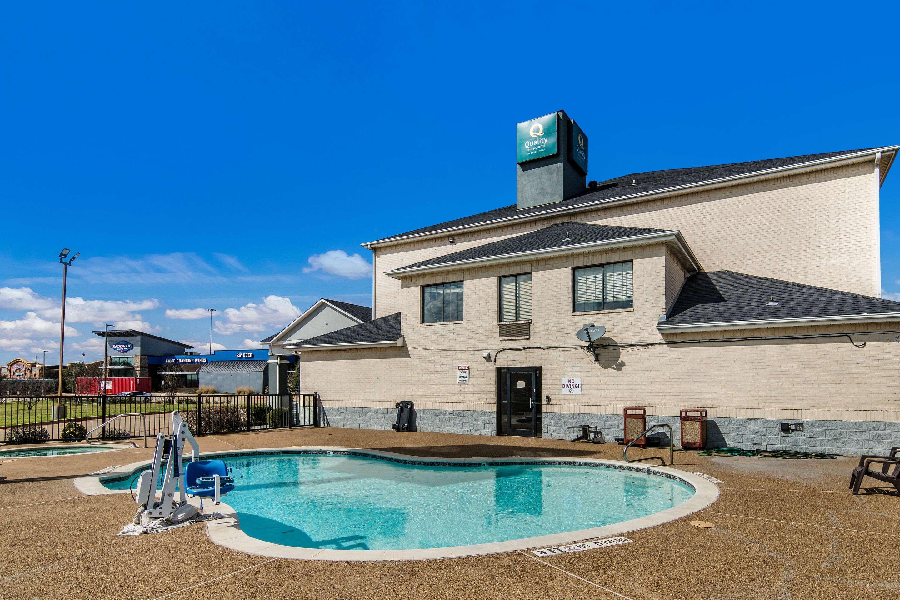 Quality Inn & Suites Fort Worth Extérieur photo