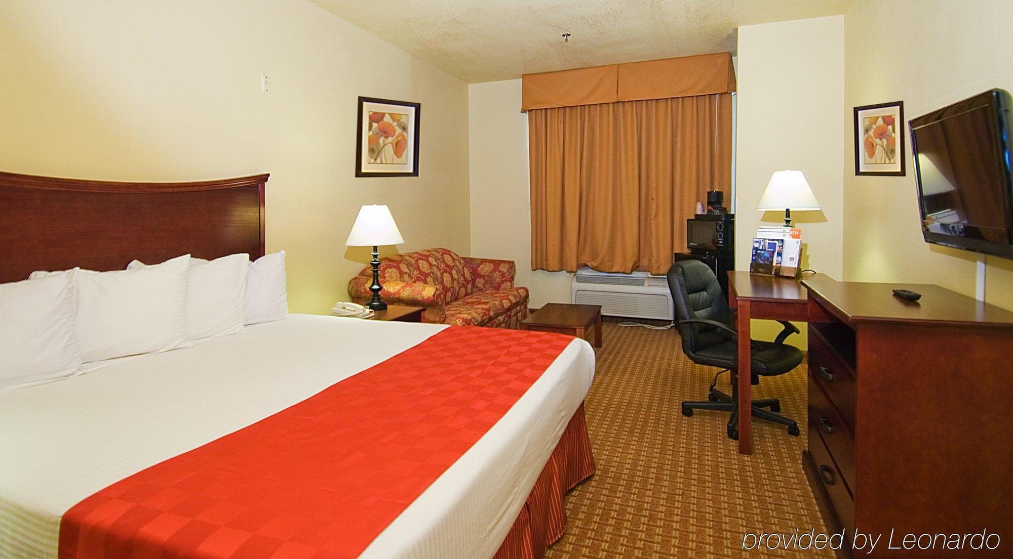 Quality Inn & Suites Fort Worth Extérieur photo