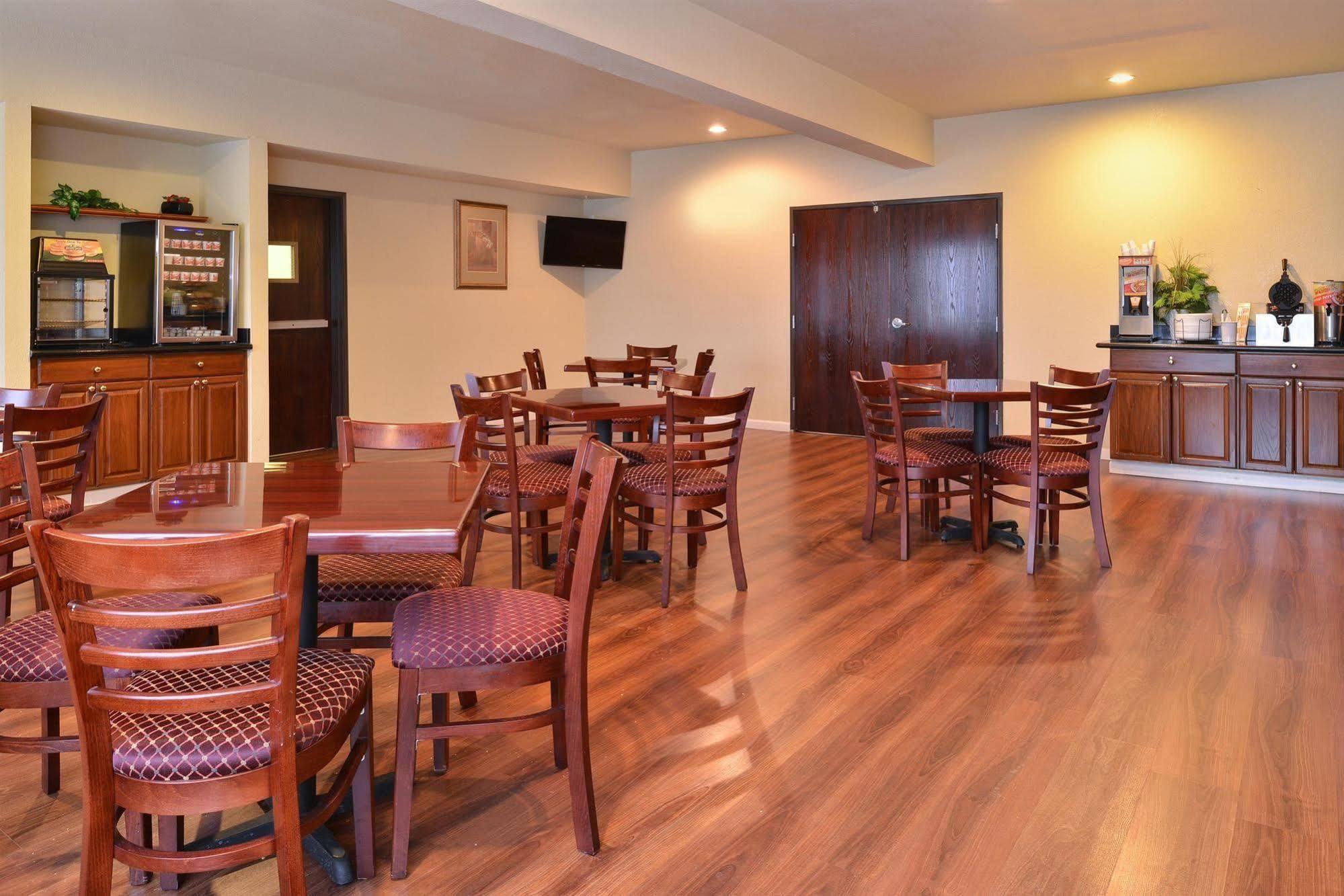Quality Inn & Suites Fort Worth Extérieur photo