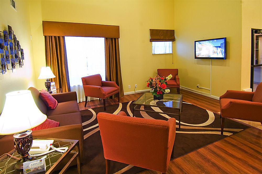 Quality Inn & Suites Fort Worth Extérieur photo